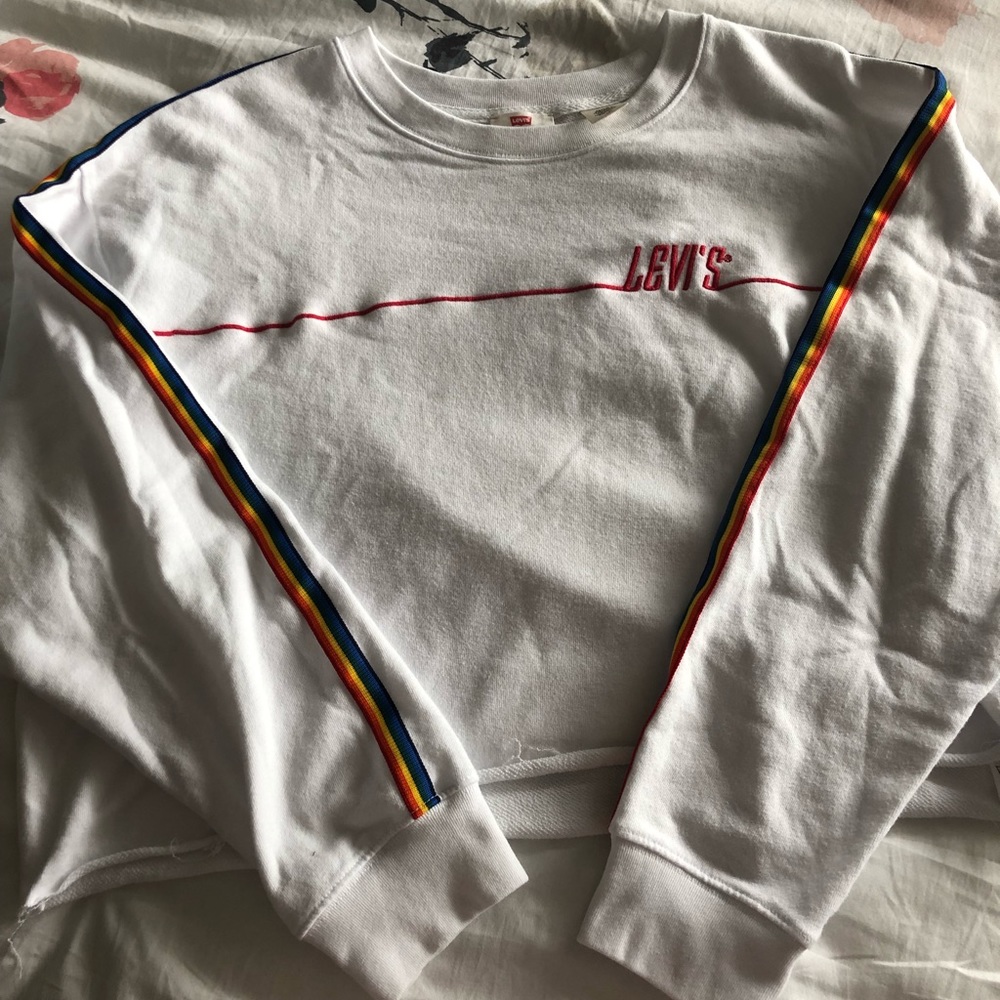Levi’s Rainbow Sleeve Crop 🌈